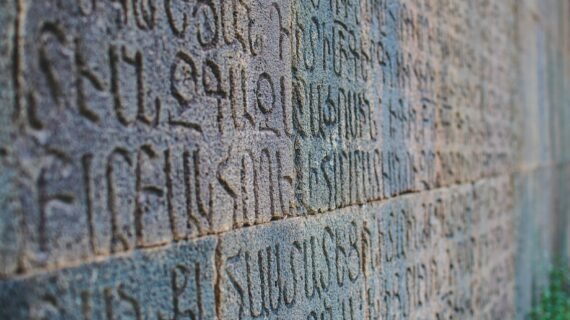 Paradoks Ukiran Batu: Mengapa Belajar di Usia Muda Itu Sulit Namun Abadi